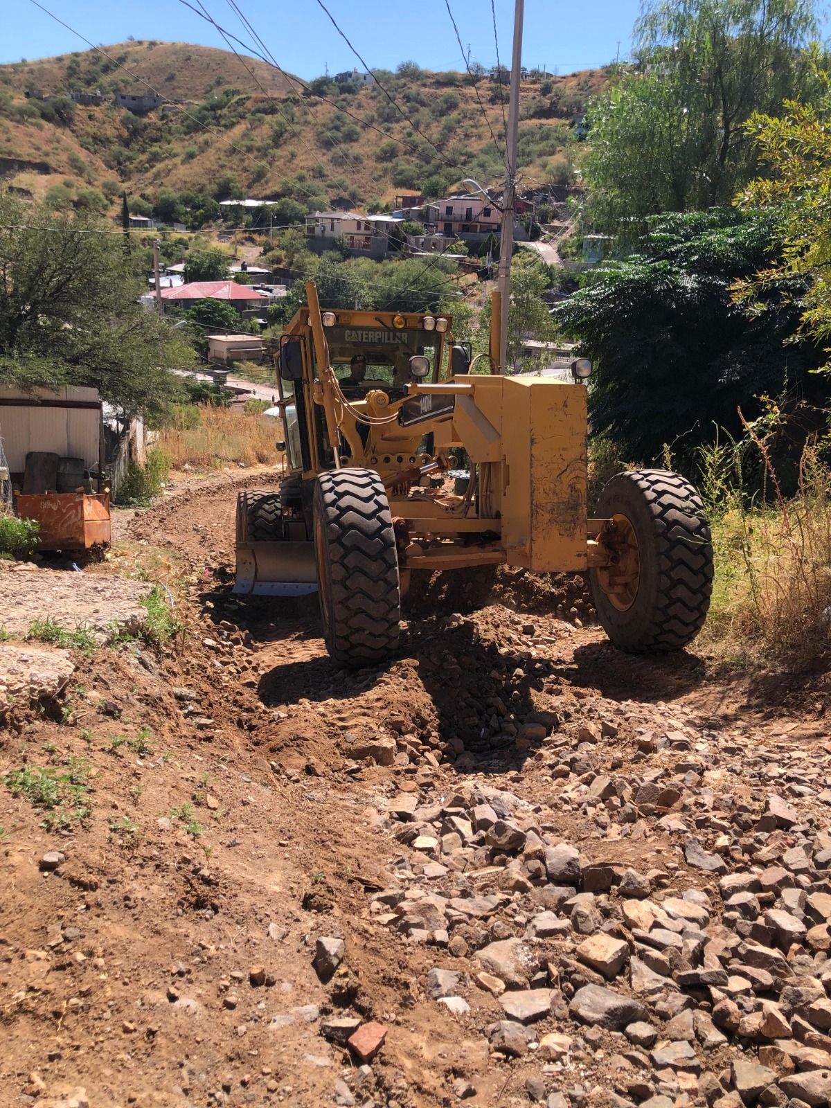 RASPAN Y NIVELAN CALLES DE LAS COLONIAS DEL PONIENTE CITADINO