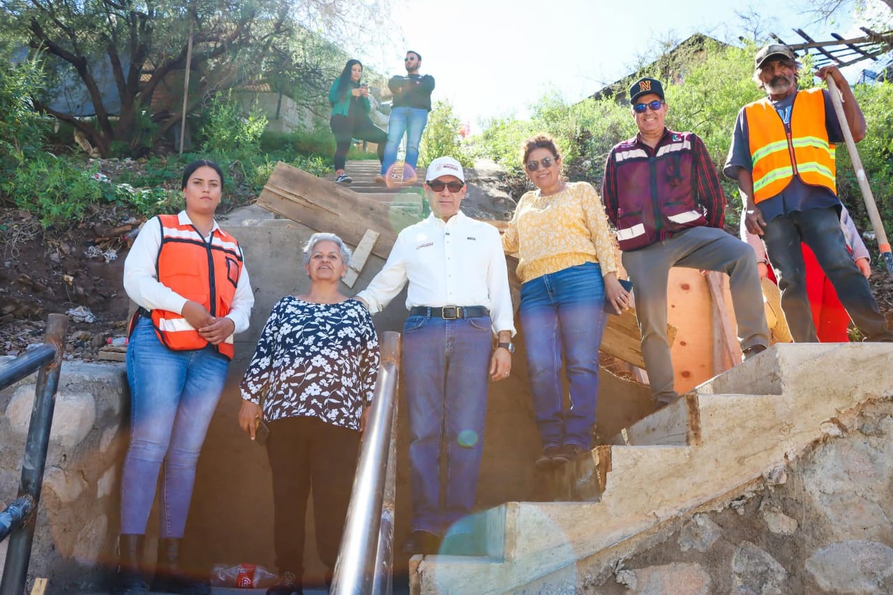 Avanza al 70% la construcción de escalinata en la Colonia Héroes de Nogales
