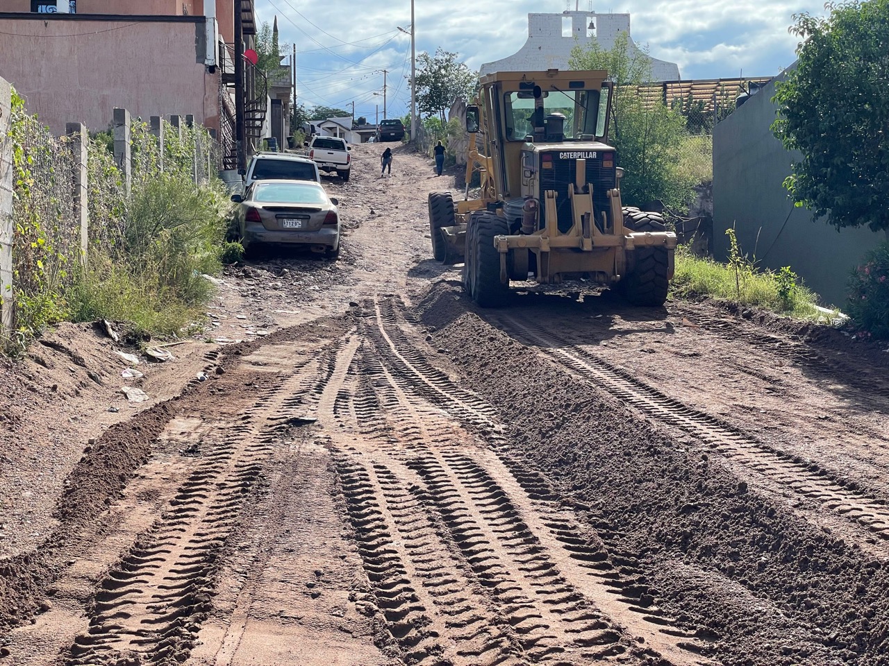 ATIENDE SERVICIOS PÚBLICOS LAS PETICIONES DE MANTENIMIENTO DE CALLES