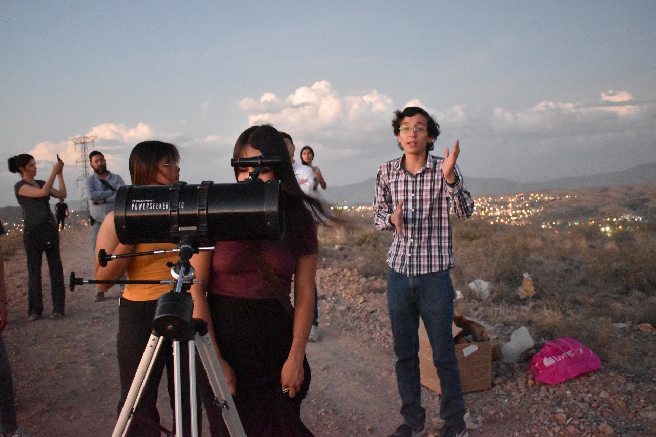 OFRECEN TALLERES DE FOTOGRAFÍA AJEDREZ Y ASTRONOMÍA BÁSICA