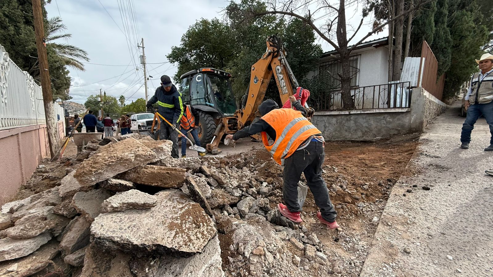 Inicia pavimentación en la calle Privada Cajeme