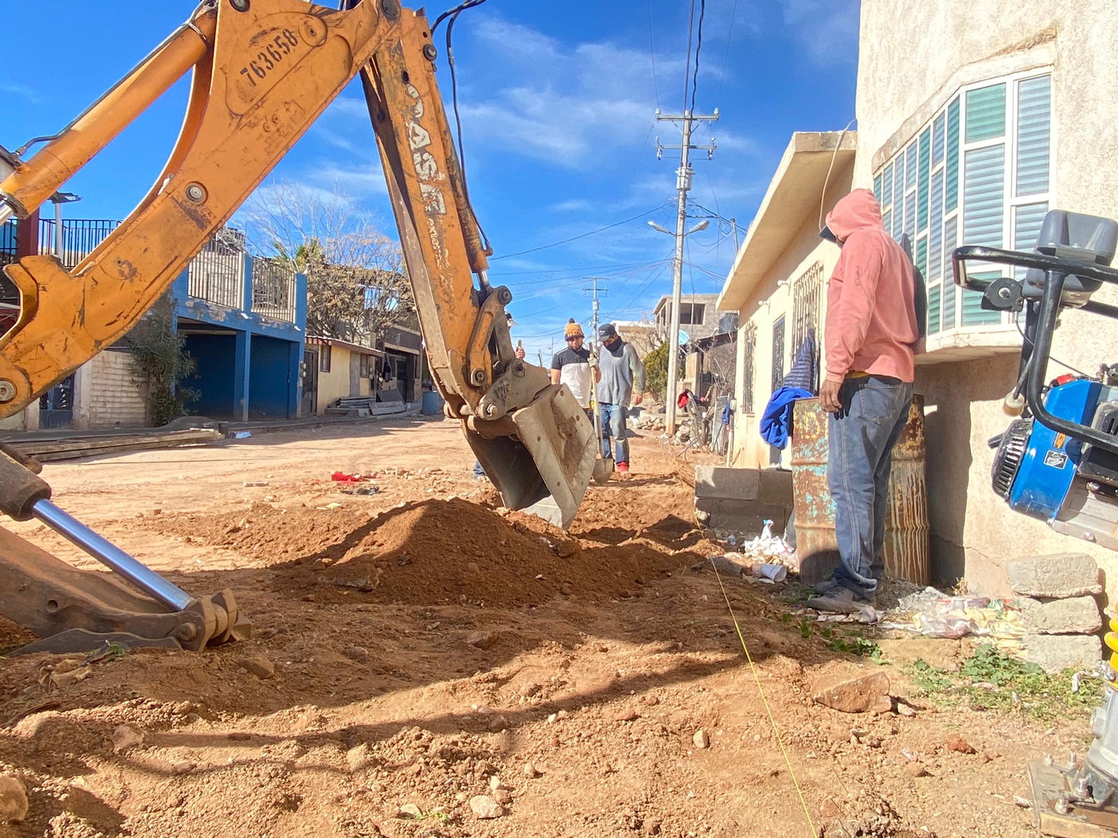 AVANZA PAVIMENTACIÓN DE CALLE MANUEL MONDRAGÓN