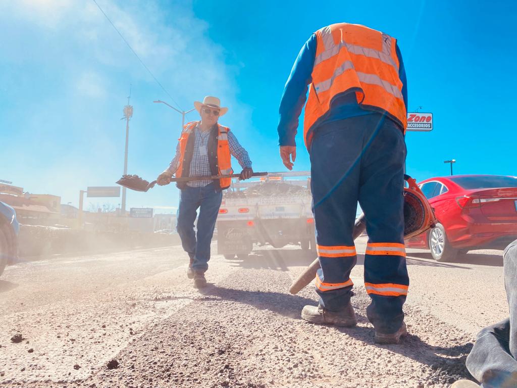 INTENSIFICAN CAMPAÑA DE BACHEO DE LAS CALLES