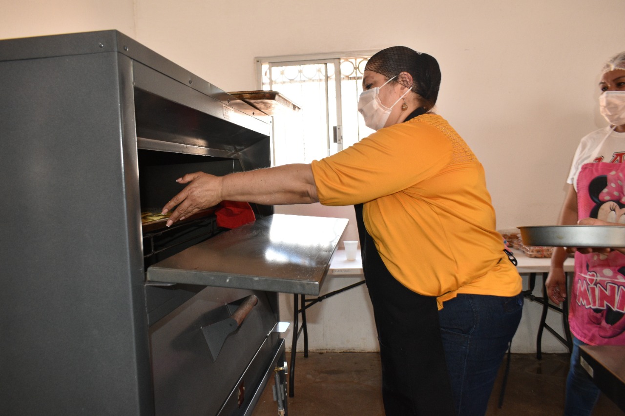 DONAN ROTARIOS HORNO INDUSTRIAL PARA CENTRO COMUNITARIO LA MESA