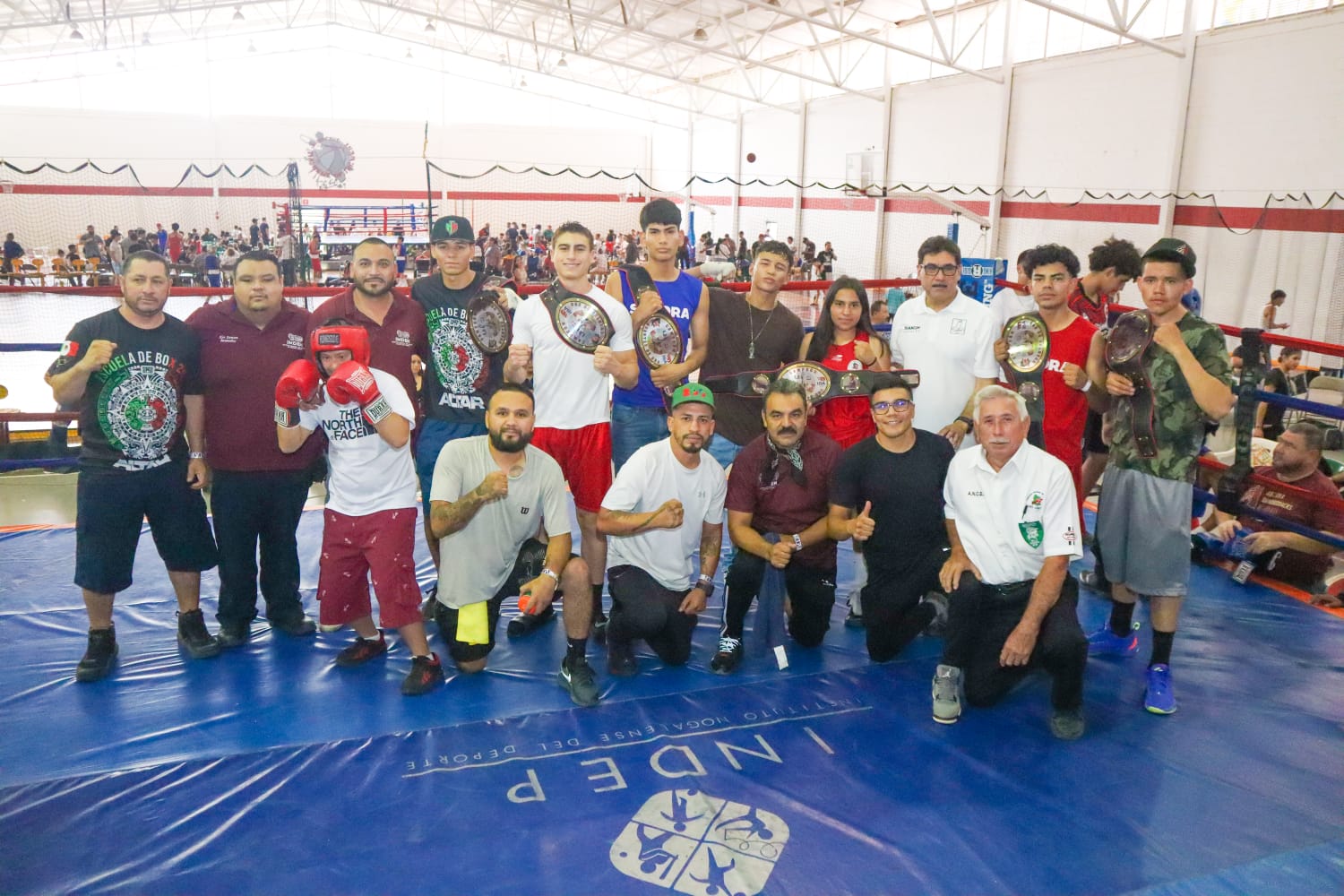 INAUGURA ALCALDE TORNEO GUANTES DE ORO EN NOGALES