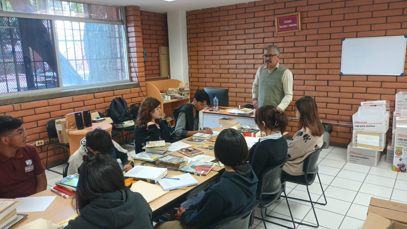 LLEVAN CON ÉXITO EL TIANGUIS BIBLIOGRÁFICO