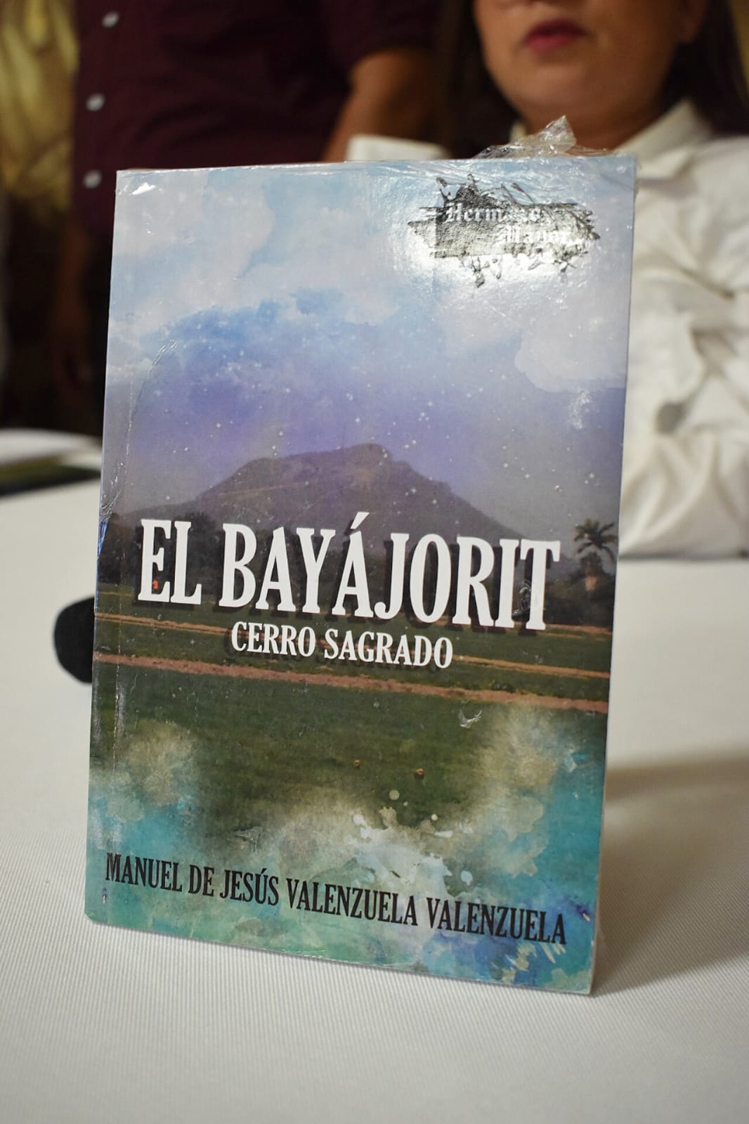 PRESENTAN LIBRO “EL BAYÁJORIT CERRO SAGRADO” EN NOGALES
