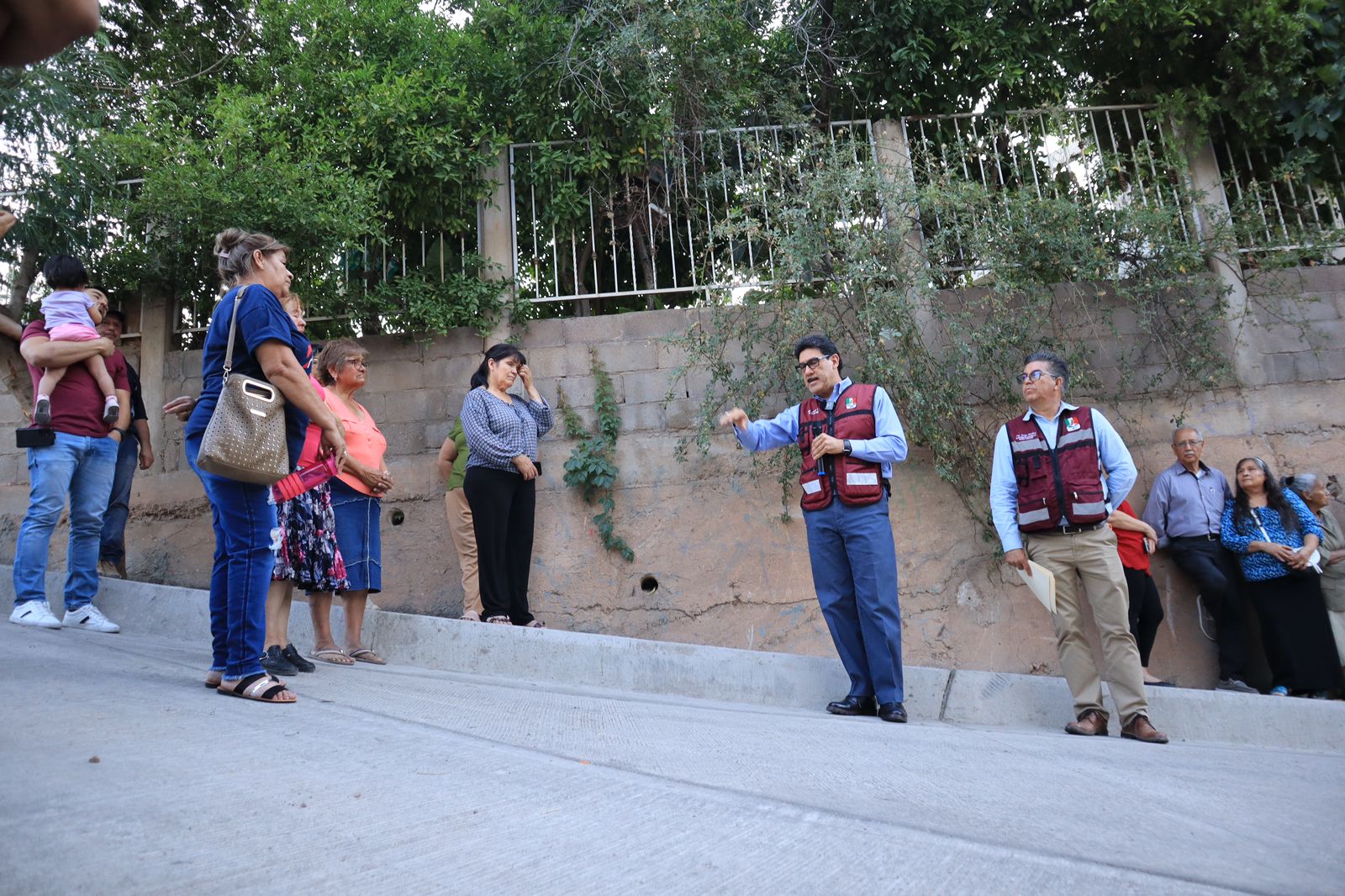 ENTREGA ALCALDE CALLE ANDADOR 7 PAVIMENTADA EN LOS ENCINOS