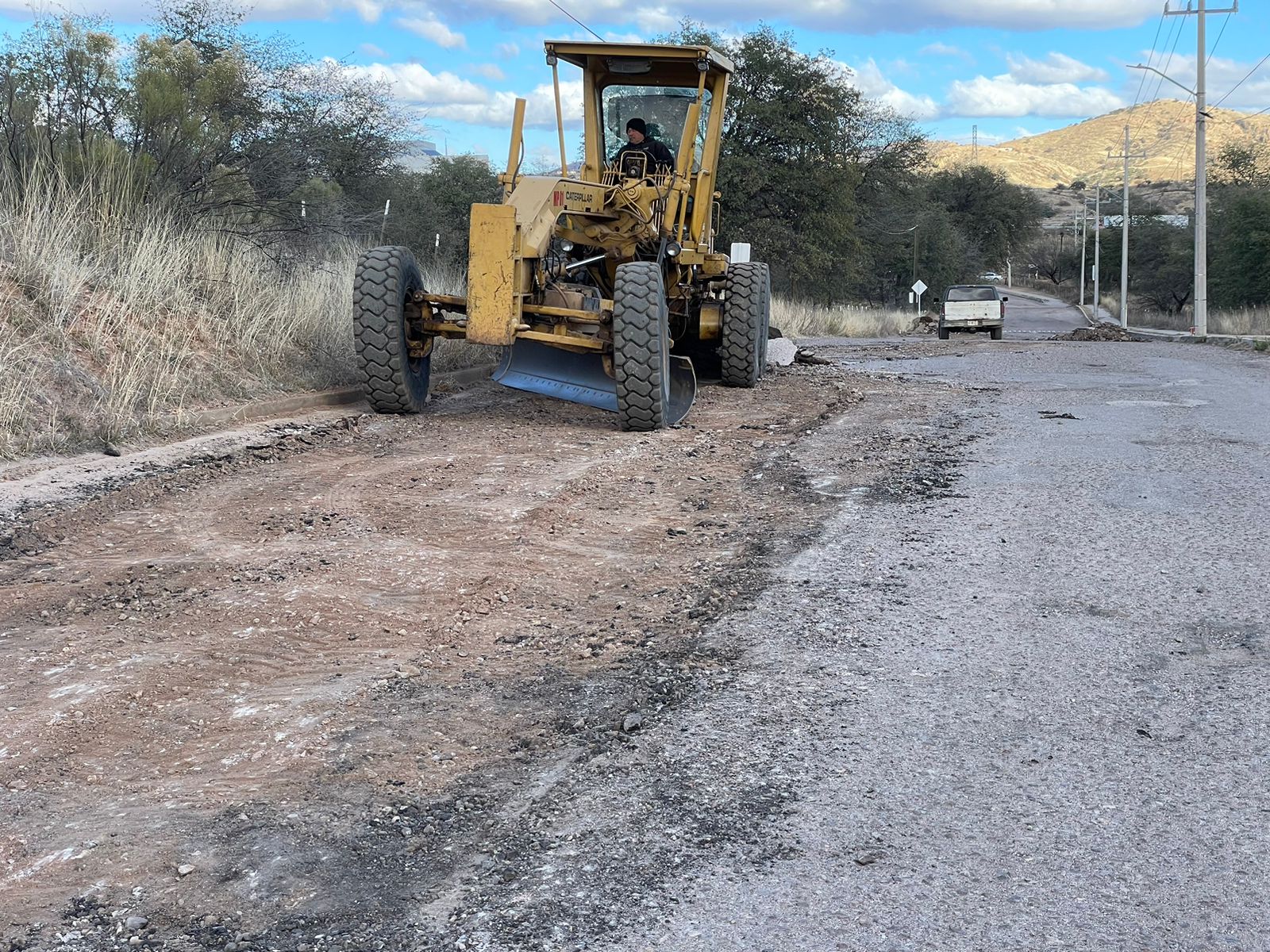 DAN MANTENIMIENTO A VARIAS CALLES DE TERRACERÍA