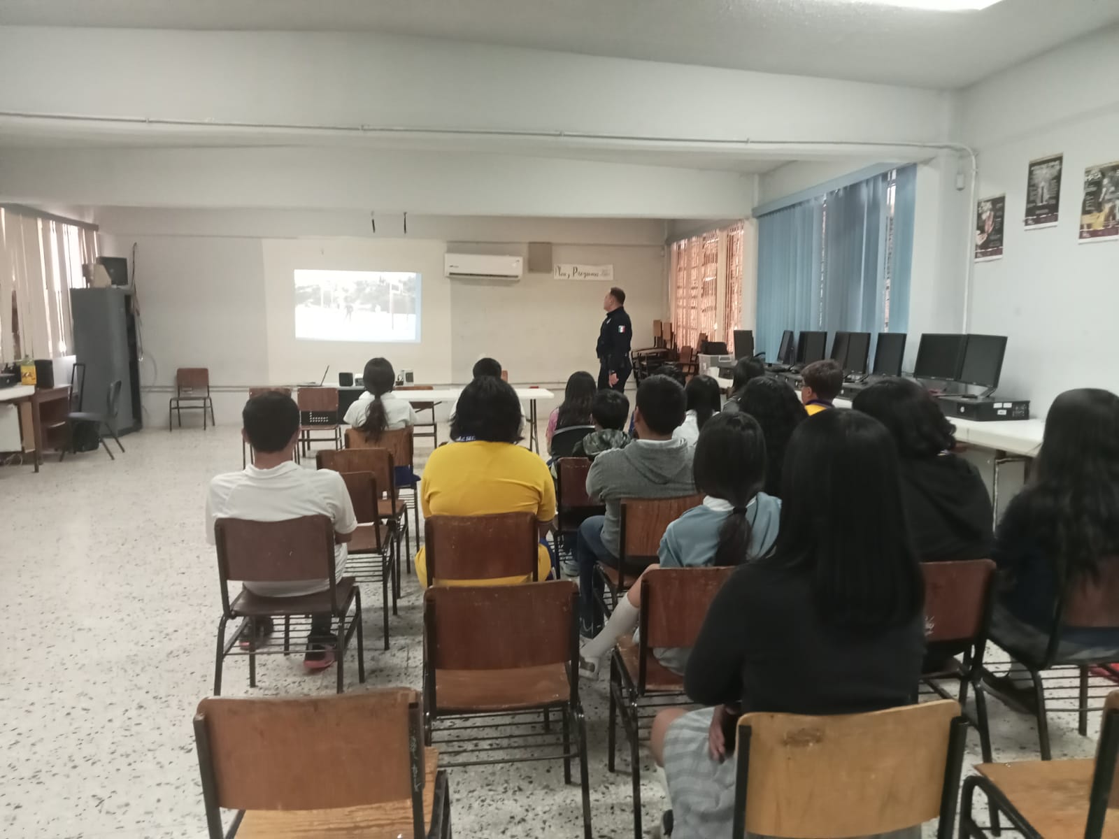 LLEVAN PLÁTICAS PREVENTIVAS A LA ESCUELA SECUNDARIA 38