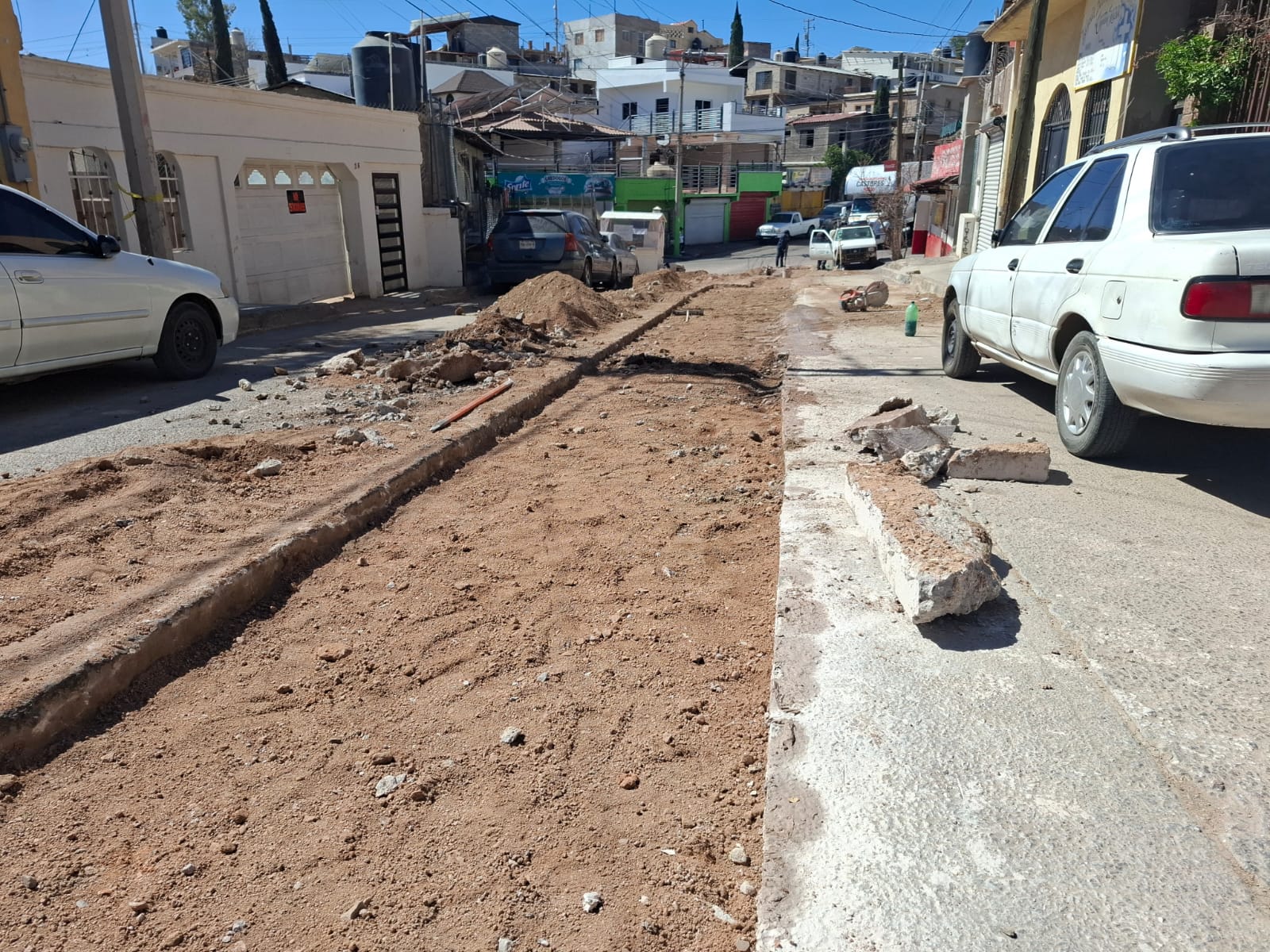Repara Oomapas baches en la colonia Los Encinos