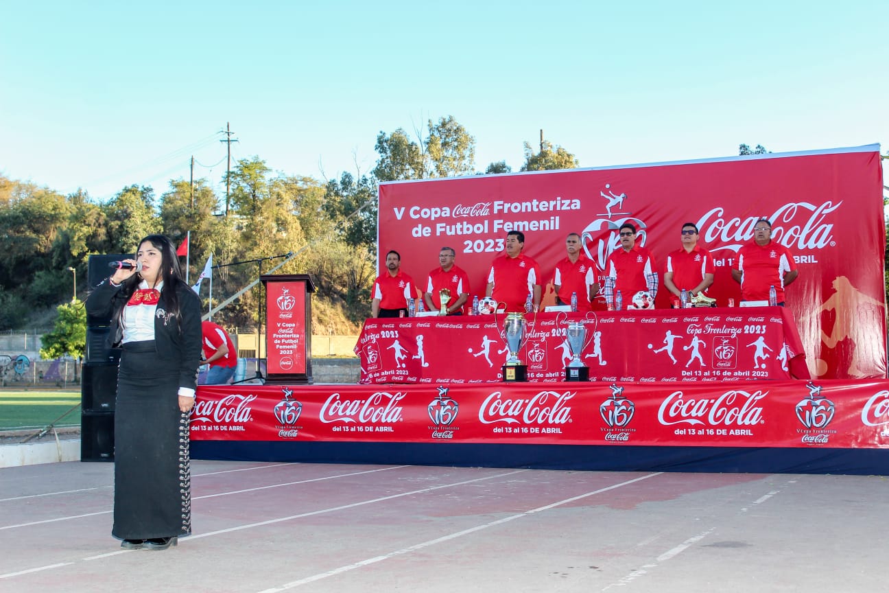 INAUGURA ALCALDE LA V COPA COCA COLA DE FUTBOL FEMENIL