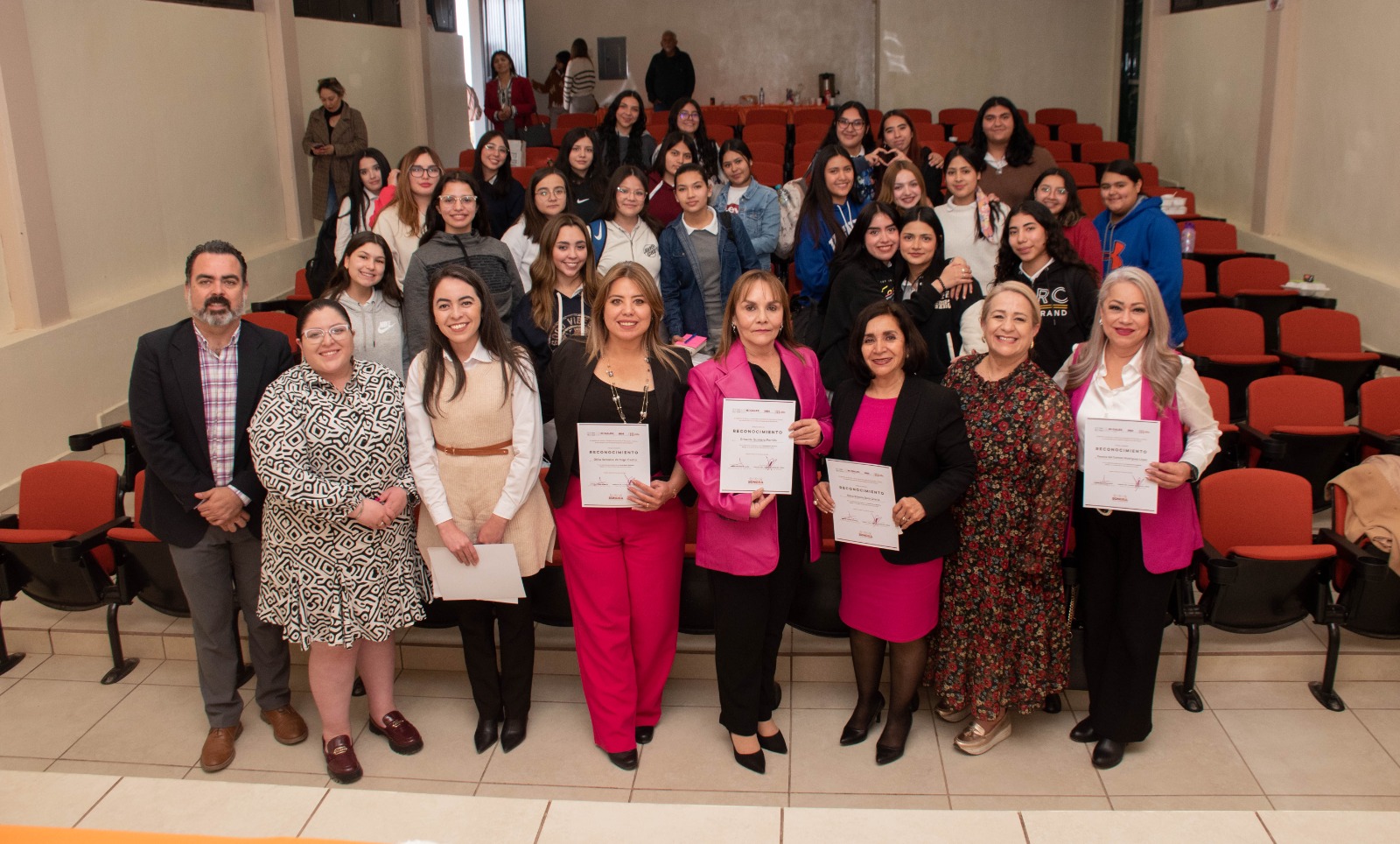 REALIZAN CON ÉXITO FORO MUJERES STEM 2024