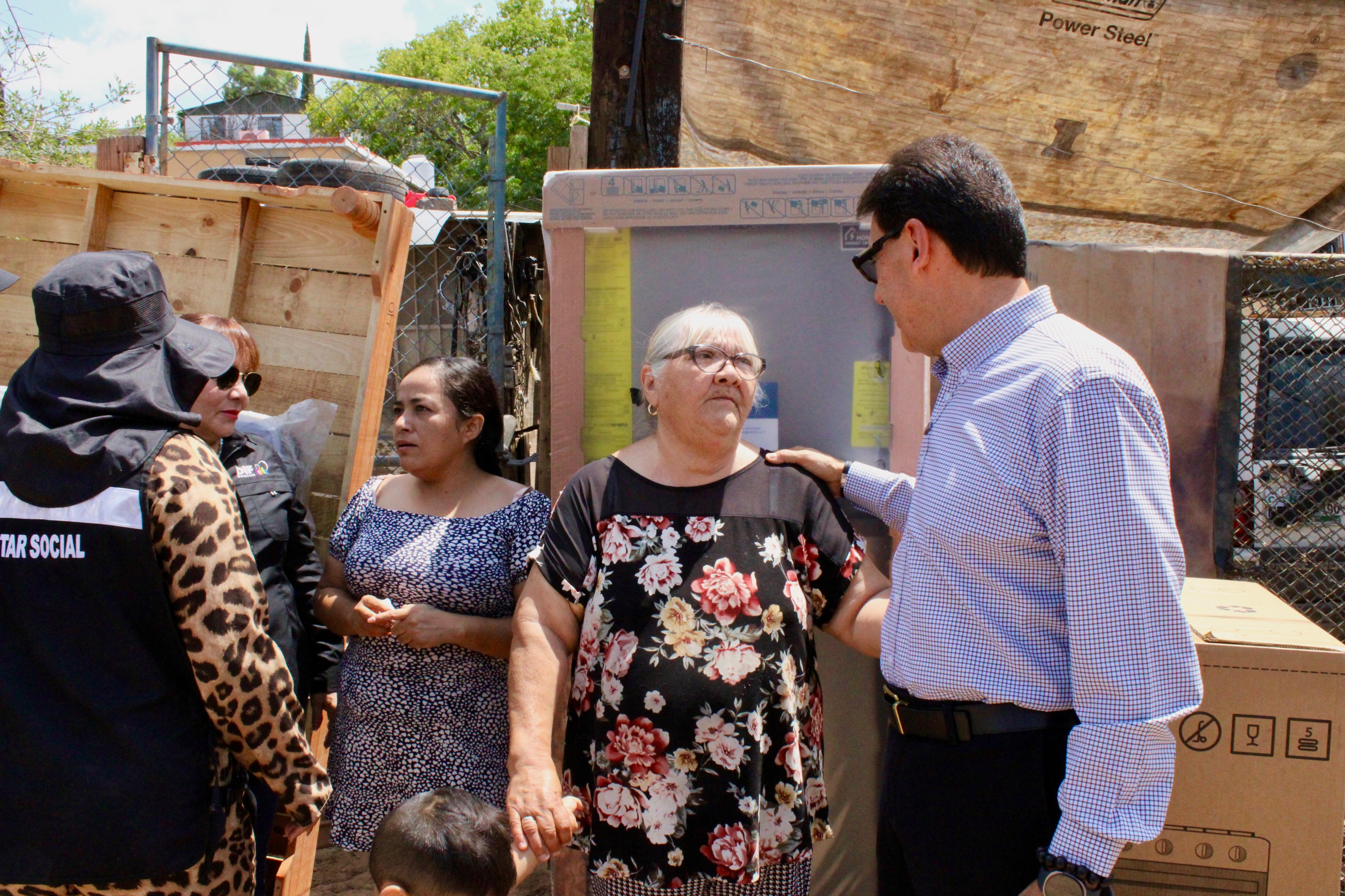Avanza entrega de apoyos a familias damnificadas