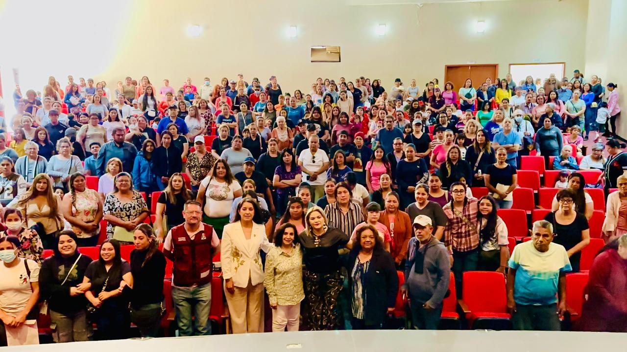 Entrega Bienestar Social 410 apoyos a familias