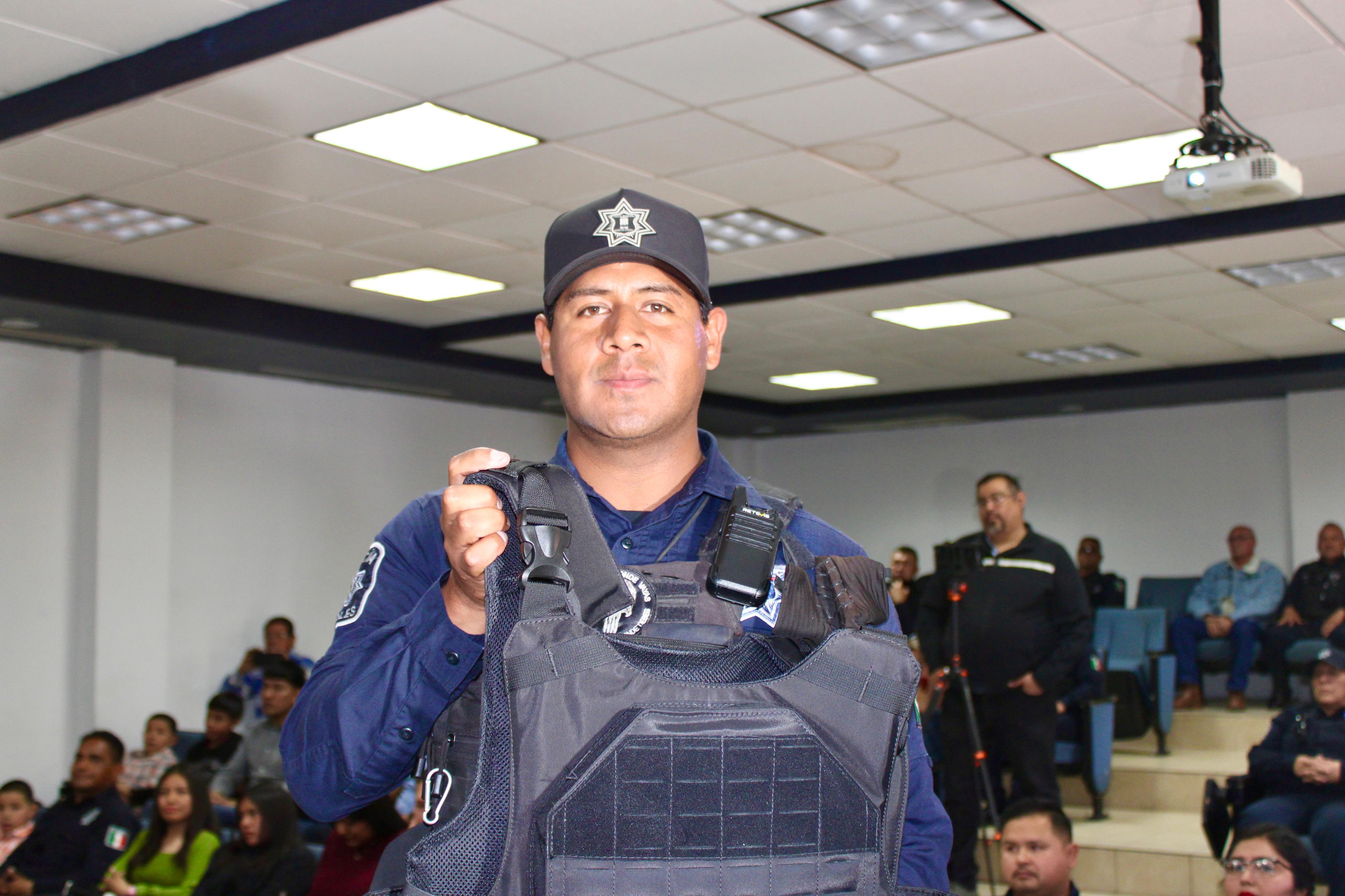 Entrega Municipio equipo  a Policía Municipal