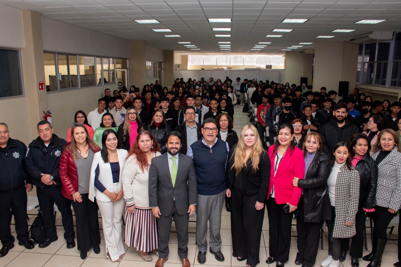 EXHORTA ALCALDE A JOVENCITAS INTERESARSE POR LA TECNOLOGÍA