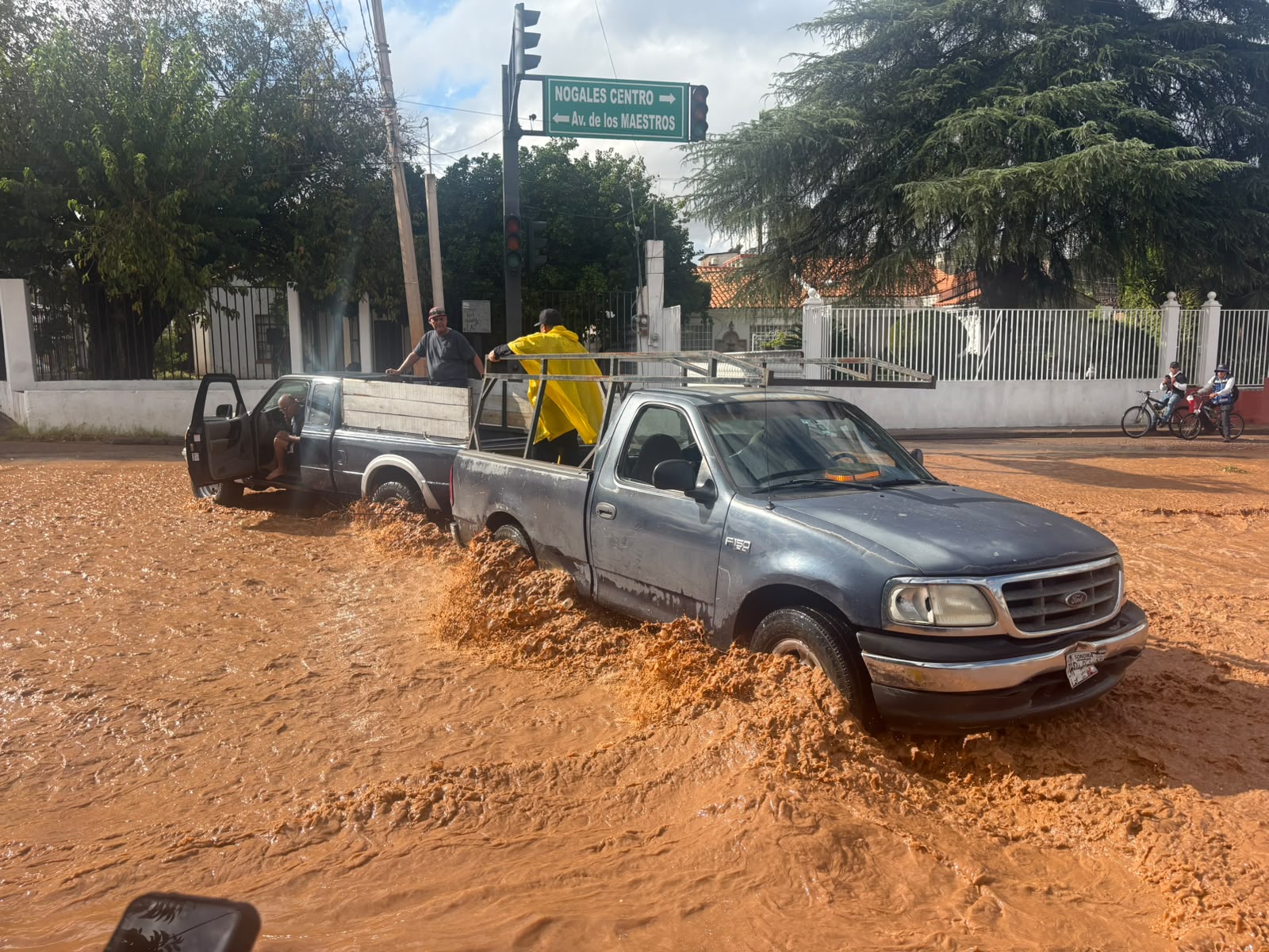 Exhortan a no cruzar arroyos