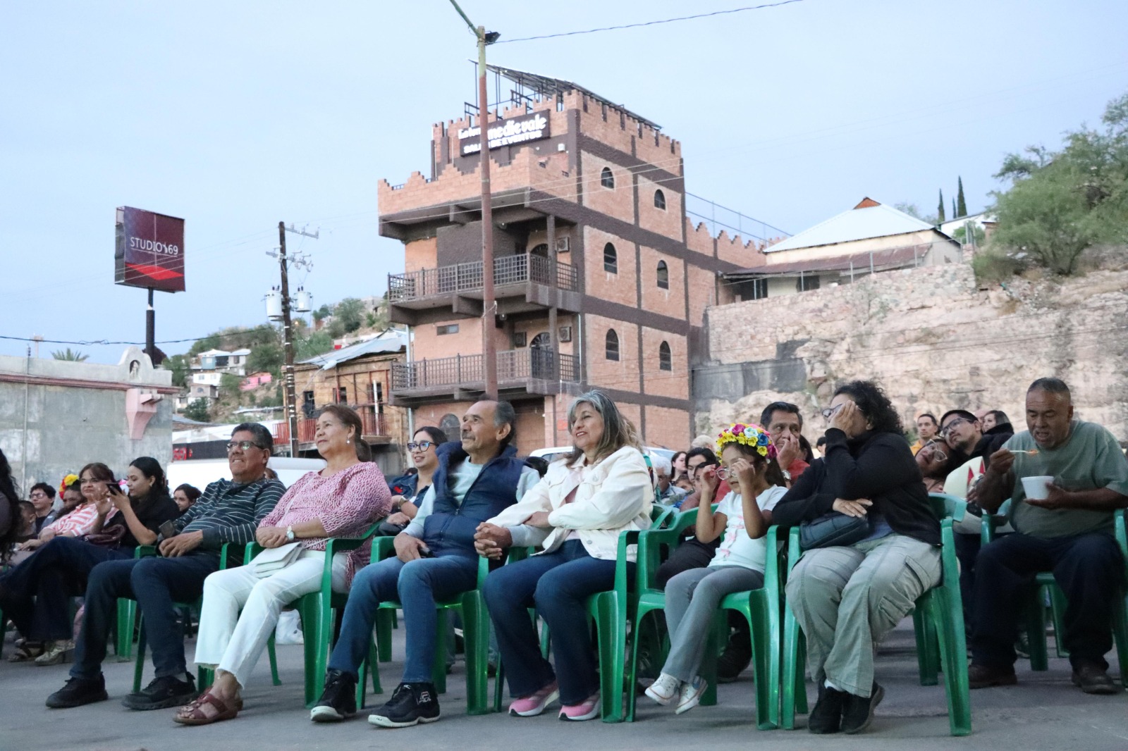 Invitan a seguir disfrutando las Fiestas de las Flores