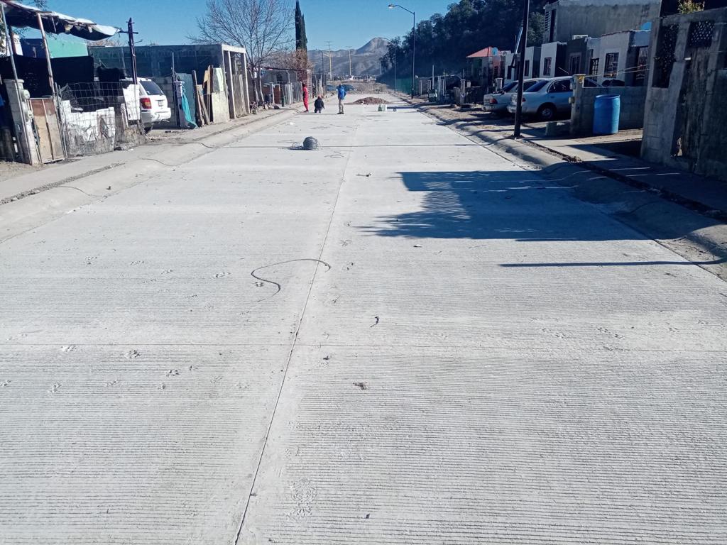 PAVIMENTAN CALLE ARROYO SECO EN COLONIA LA MESA