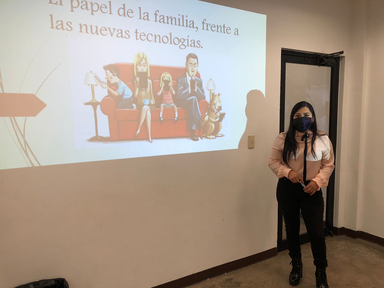 REFUERZA DIF MUNICIPAL PROGRAMA ESCUELA PARA PADRES