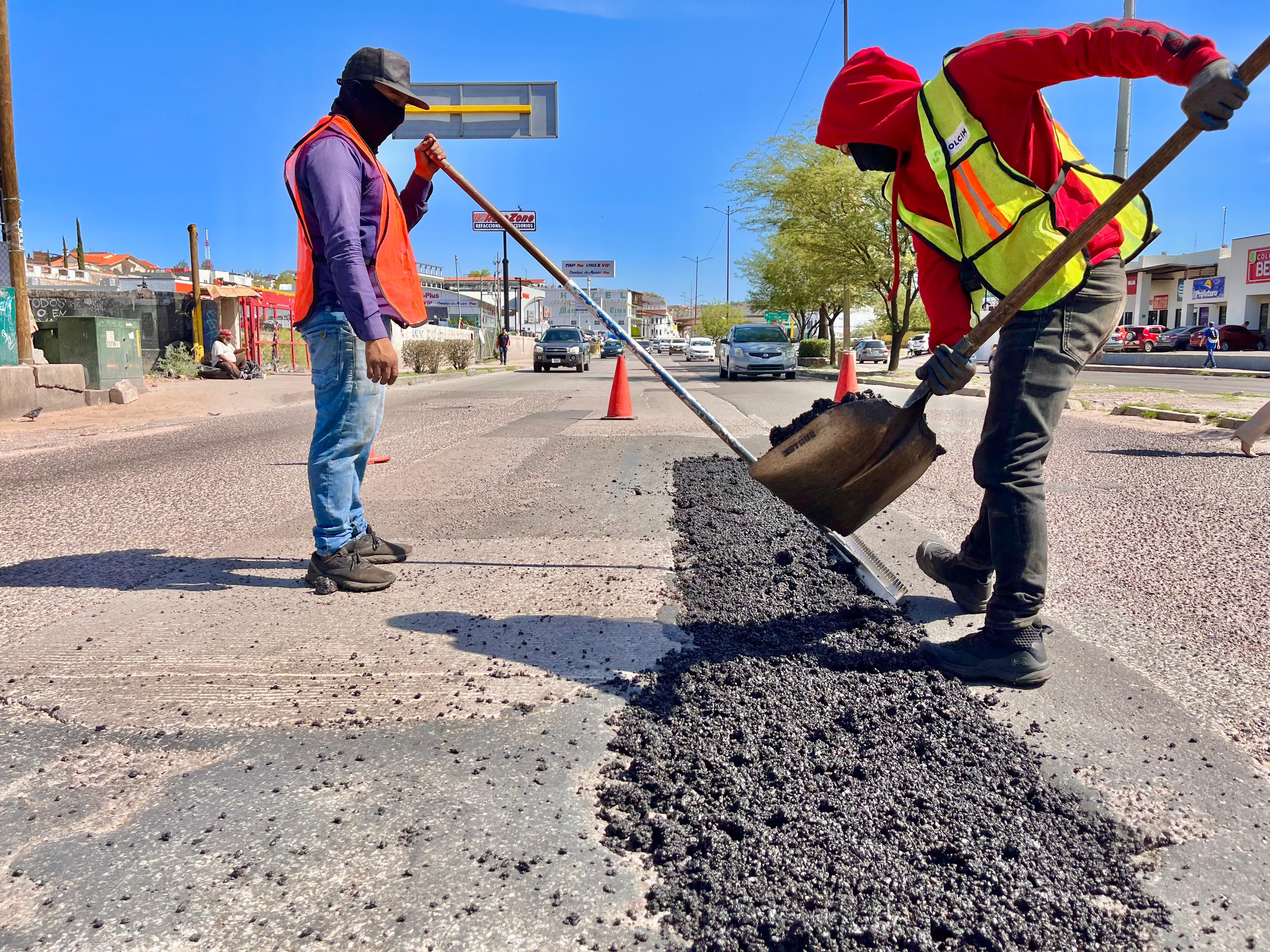 APROVECHAN BUEN CLIMA PARA EL BACHEO DE CALLES