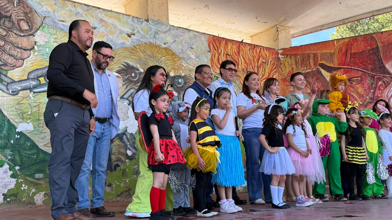 Participan 400 niñas y niños en el tradicional Desfile de Primavera