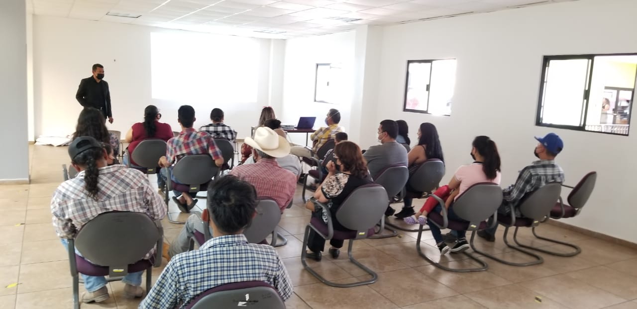 CONTINÚAN PLÁTICAS DE PROGRAMA ESCUELA PARA PADRES EN EL DIF