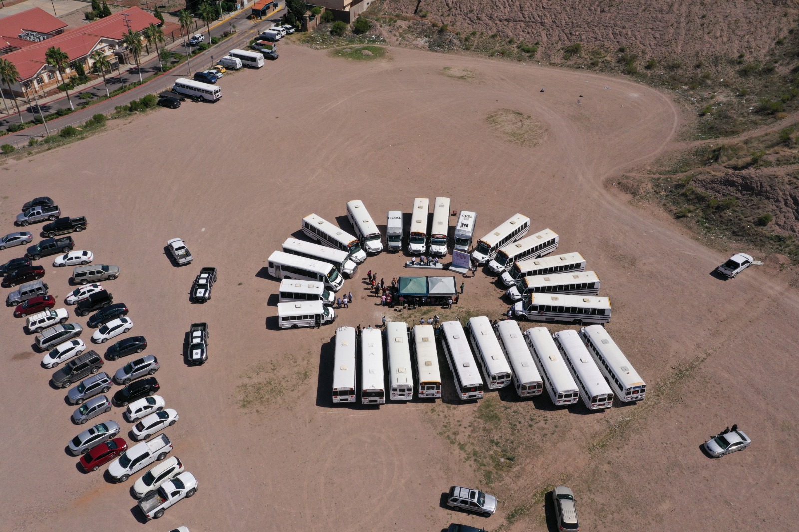 Inician operaciones 30 camiones urbanos