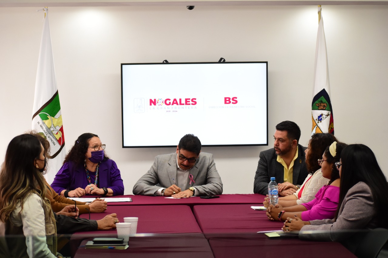 FIRMAN CONVENIO ISEA Y AYUNTAMIENTO DE NOGALES