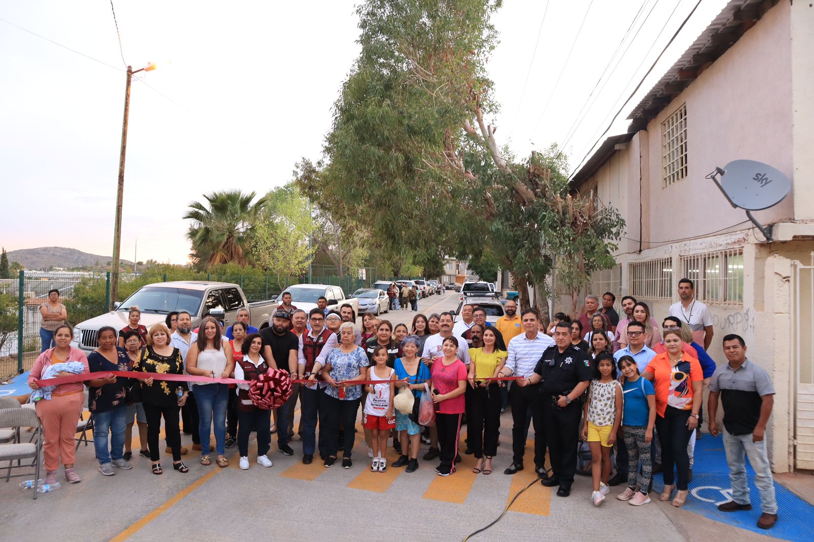ENTREGA ALCALDE PAVIMENTACIÓN DE CALLE NOGAL EN JARDINES DEL BOSQUE