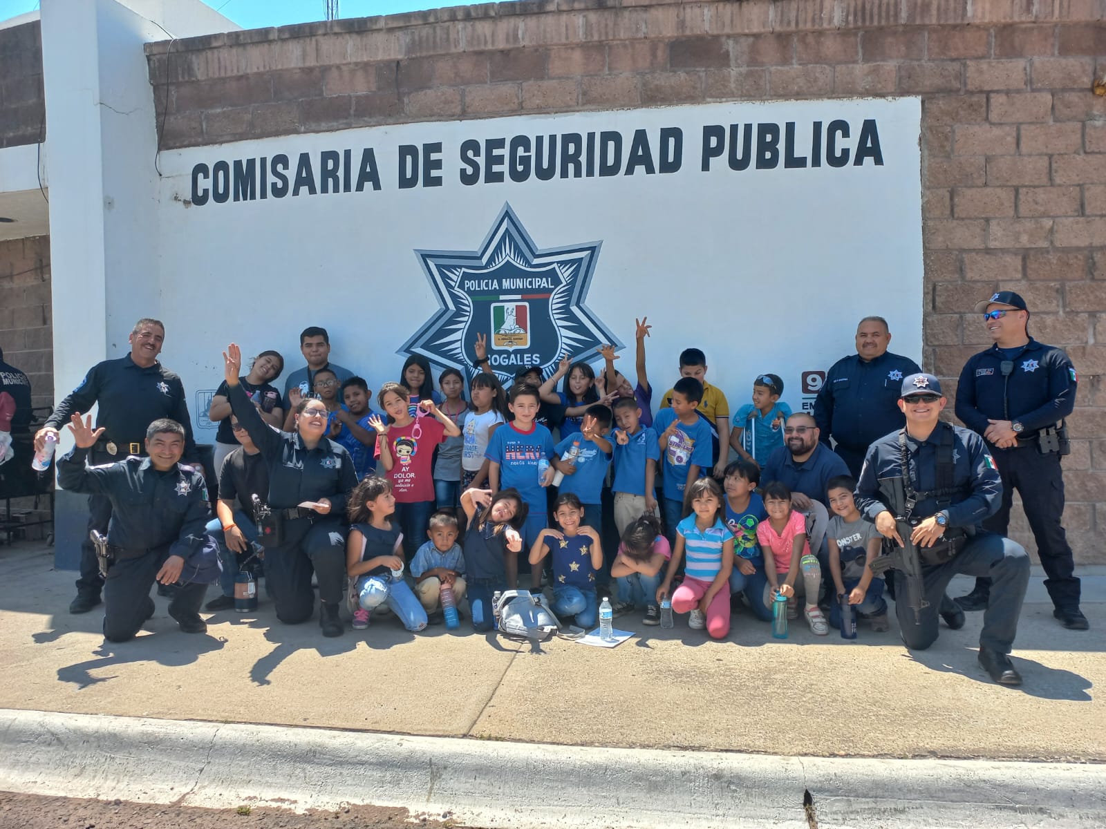 CONOCEN NIÑOS FUNCIONAMIENTO DE POLICÍA Y TRÁNSITO MUNICIPAL