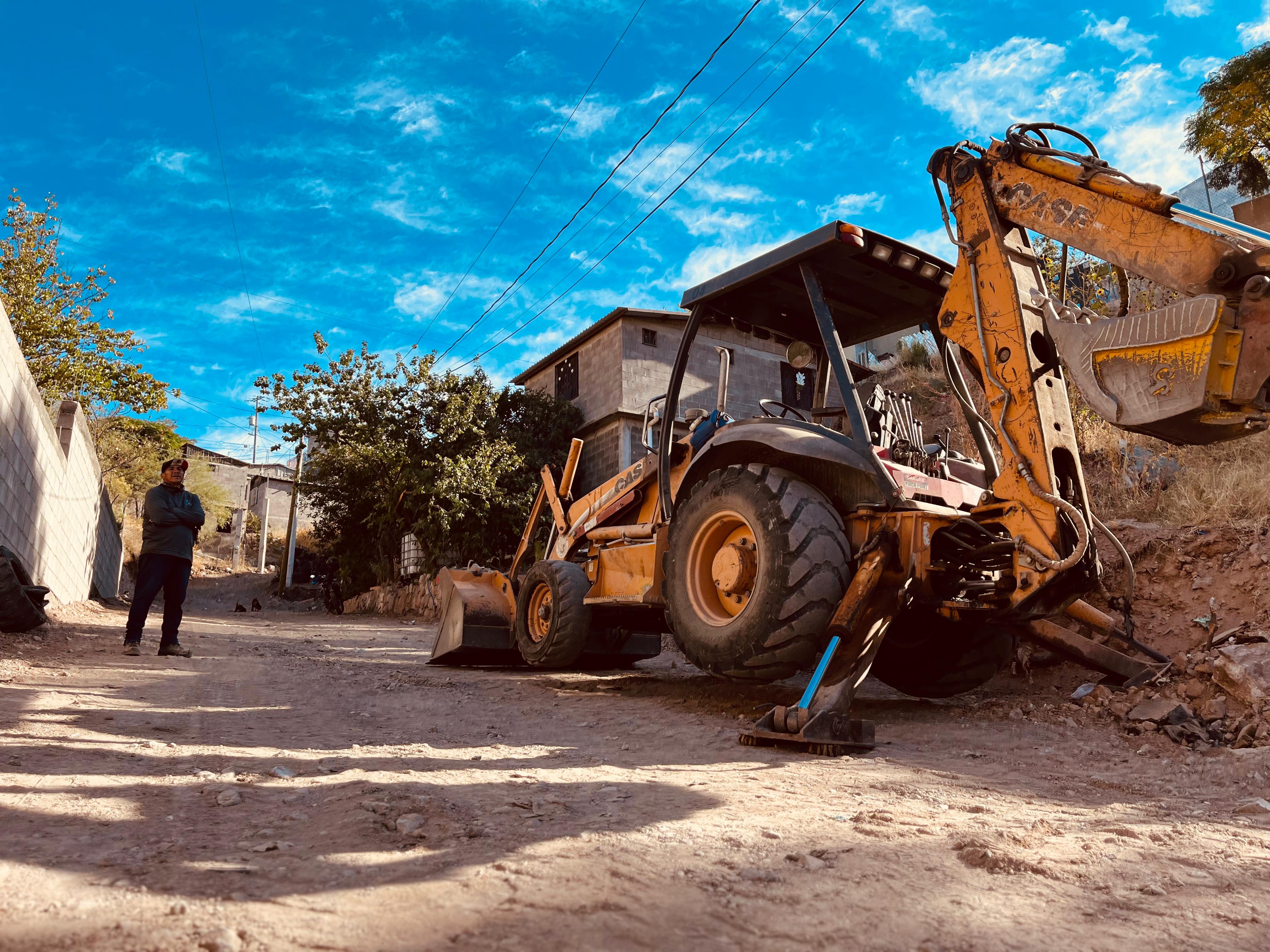 Avanza pavimentación de calle Del Respaldo en la Solidaridad