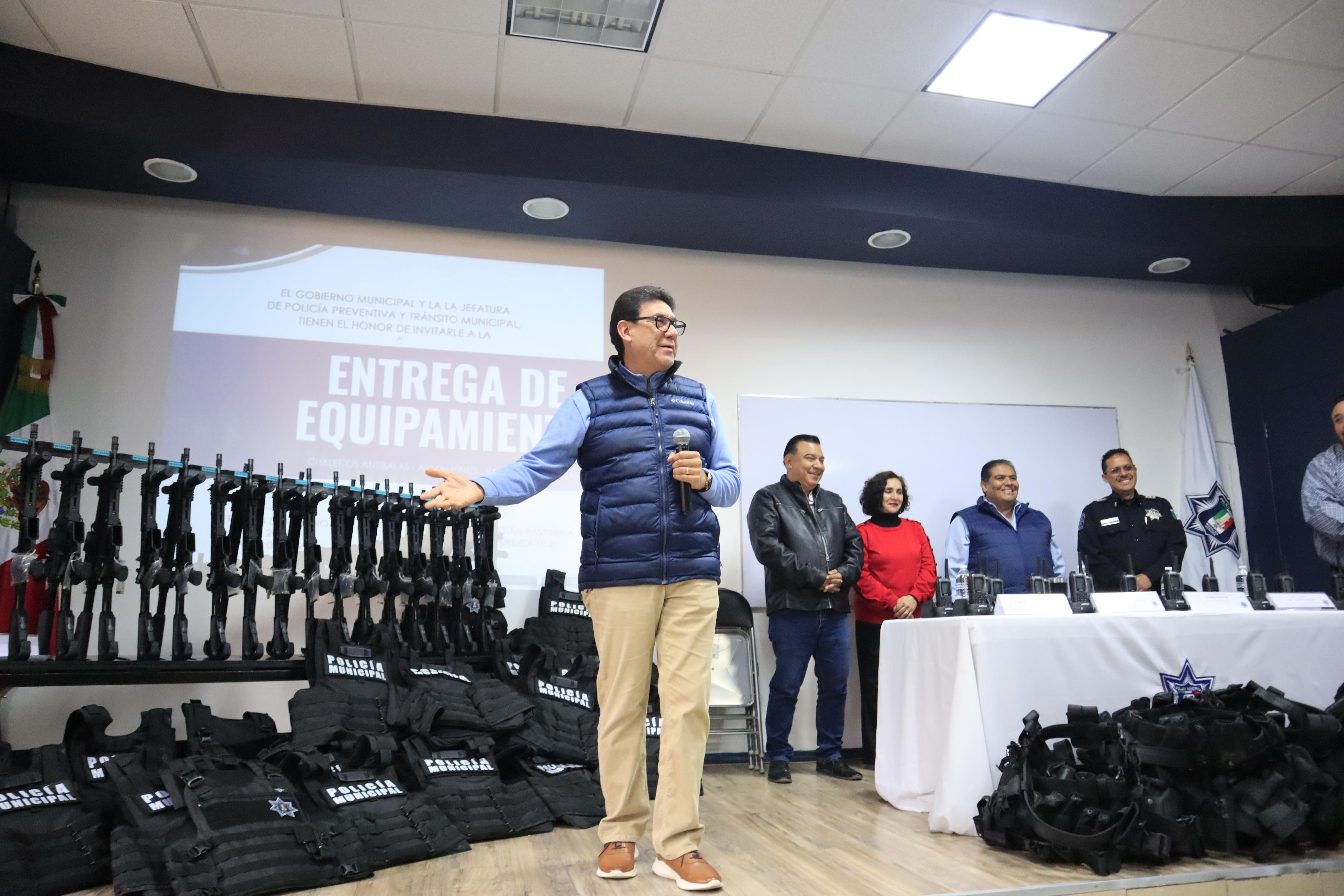 Entrega Alcalde armamento y chalecos a Policía Municipal