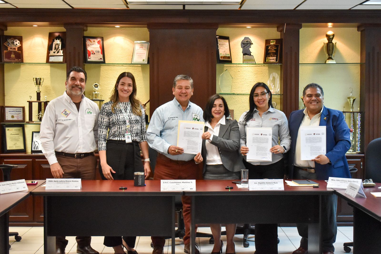 Firma Ayuntamiento convenio en apoyo a los universitarios