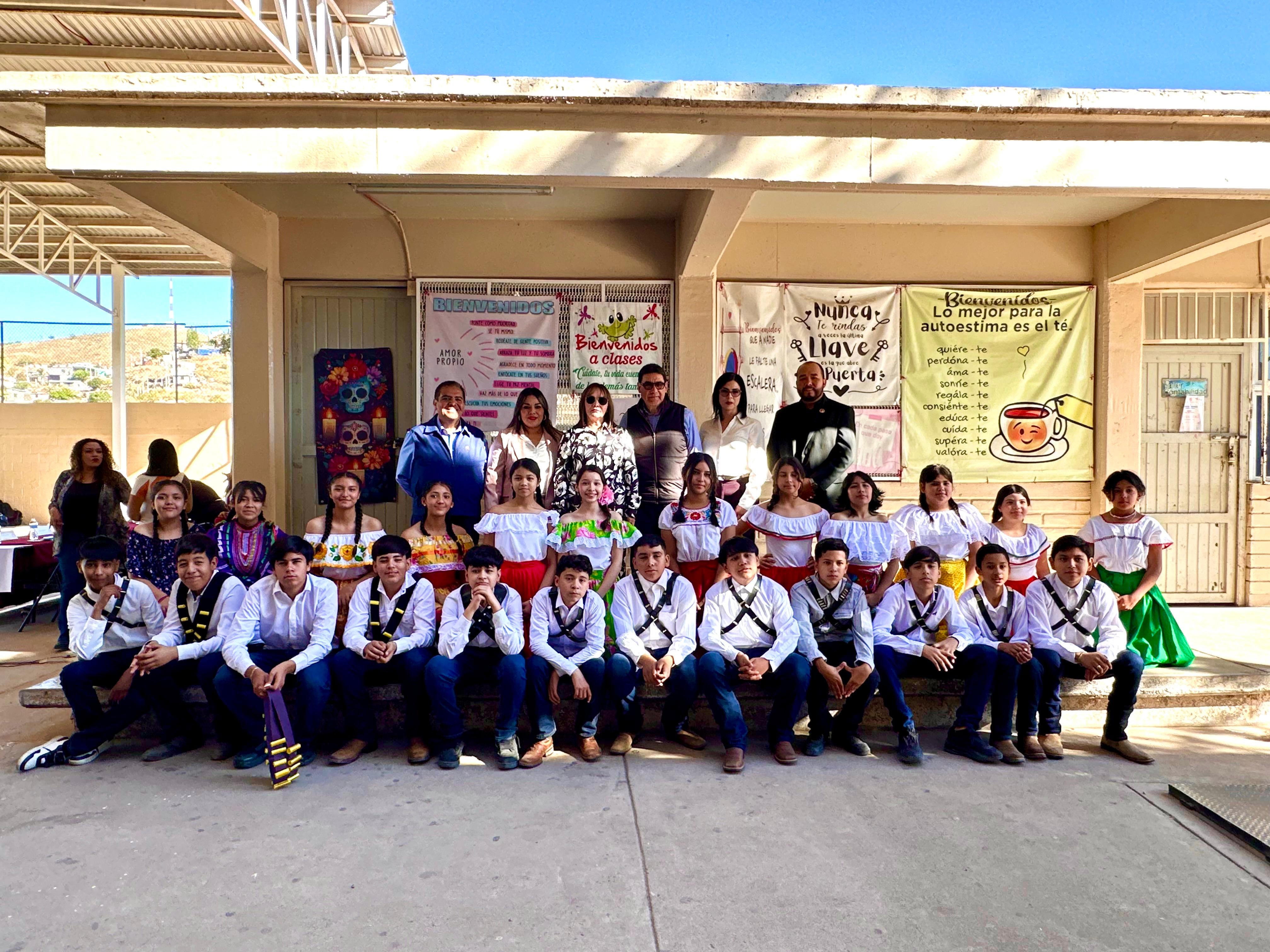 Toma alcalde protesta de bandera a escolta de la Secundaria Técnica 62