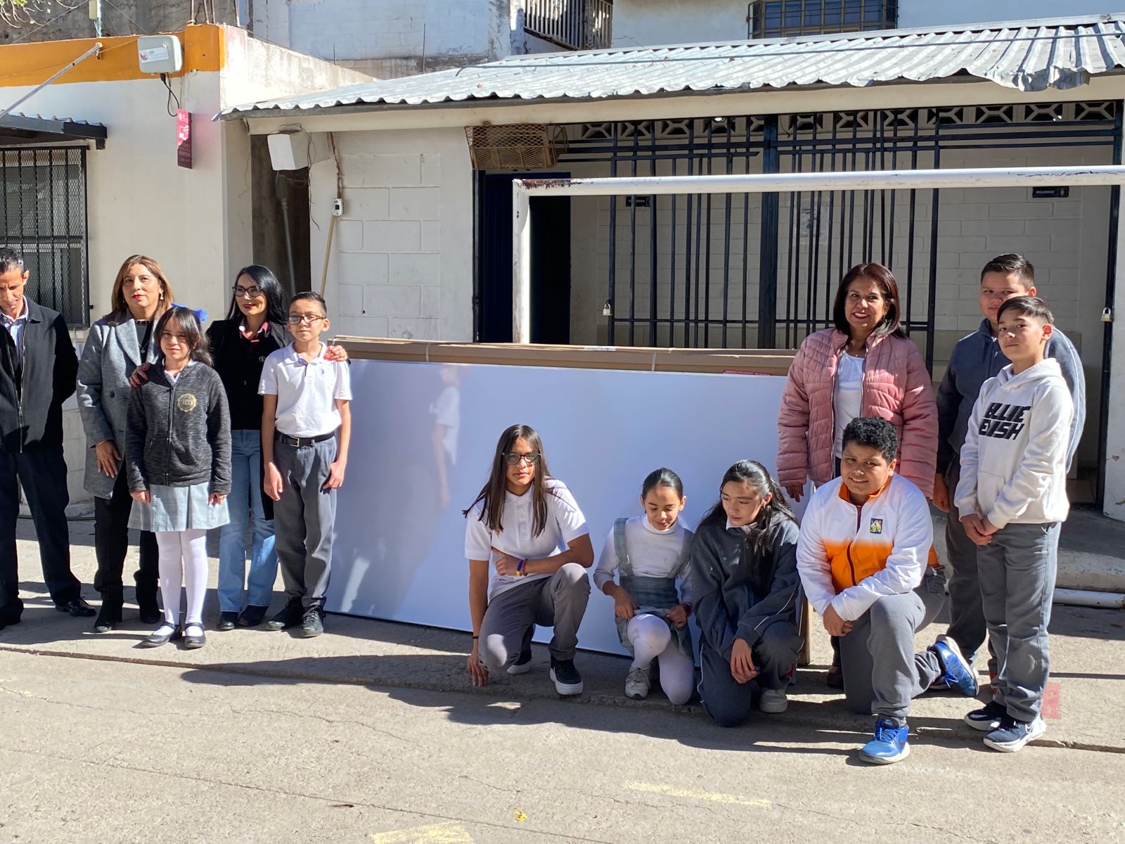 RECIBE PRIMARIA BENITO JUÁREZ EQUIPO DIDÁCTICO