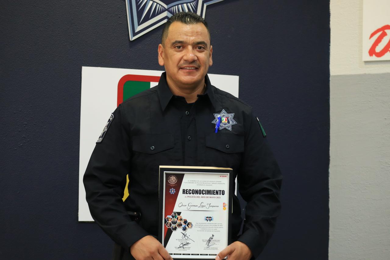 PREMIAN AL OFICIAL GERMÁN LÓPEZ COMO POLICÍA DEL MES