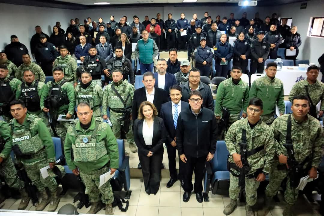 Capacita la FGR a más de cien elementos de seguridad