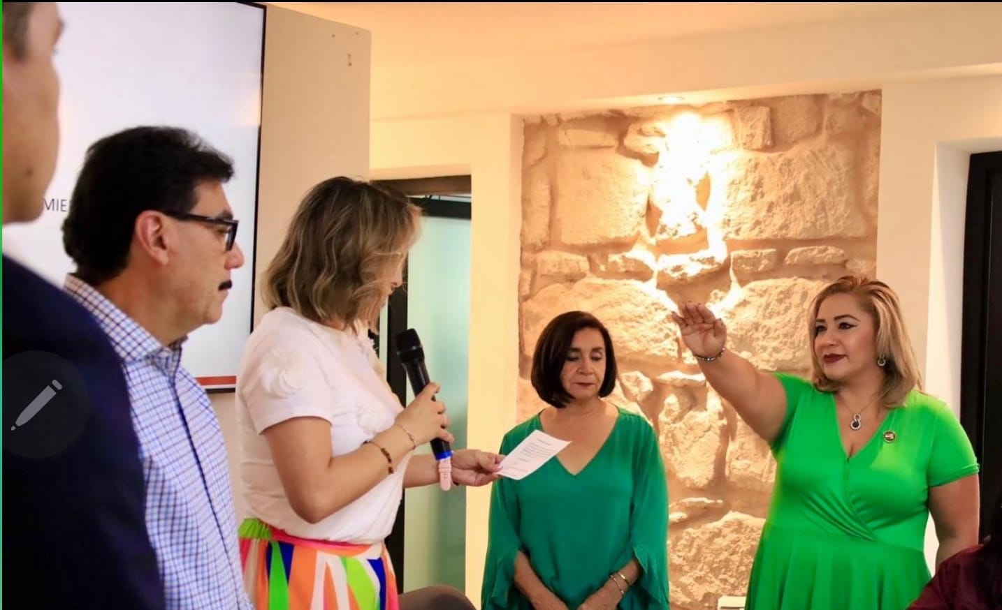 PROTESTA ELIZABETH MARÍN COMO REGIDORA PROPIETARIA