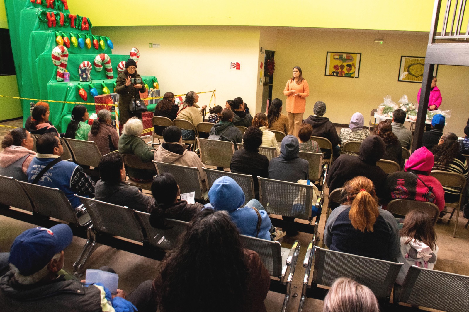 ENTREGA DIF-MUNICIPAL 200 CENAS NAVIDEÑAS Y DESPENSAS A FAMILIAS