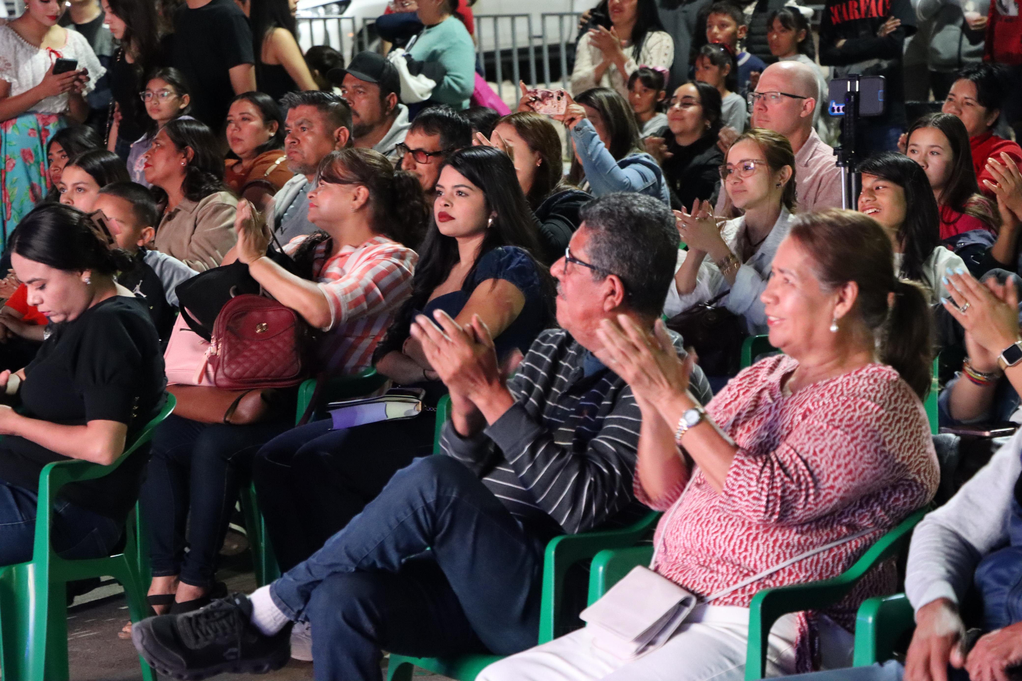 Viven Nogalenses las Fiestas de las Flores